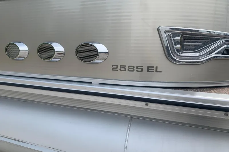 Slide: The Image of 2015 Avalon Windjammer Elite 25' boat, model 2585 EL, with chrome accents. - 9