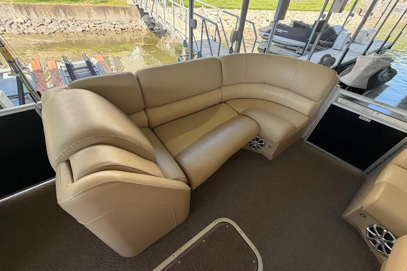 Slide: The Image of Luxurious seating on a 2011 Bennington 2575QCW OB pontoon boat, docked by the water. - 19