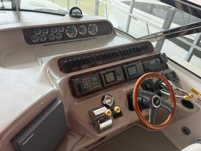 Slide: The Image of Sea Ray 40 Sundancer 1999 - 16