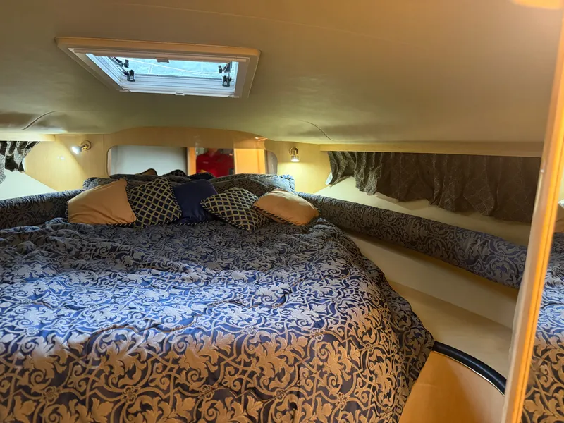 Slide: The Image of Sea Ray 40 Sundancer 1999 - 19