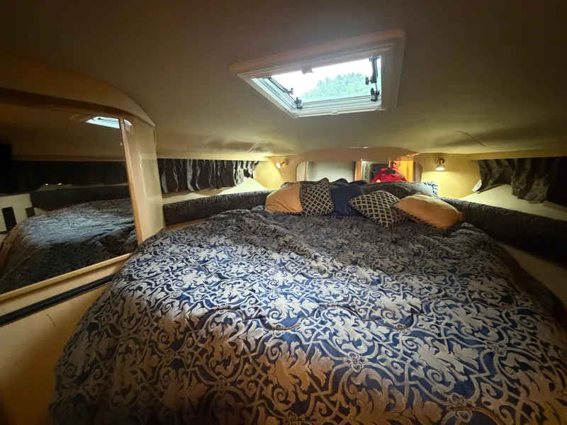 Slide: The Image of Sea Ray 40 Sundancer 1999 - 20