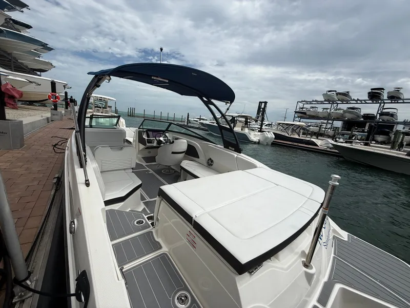 Slide: The Image of Sea Ray SPX 230 Outboard 2022 - 16