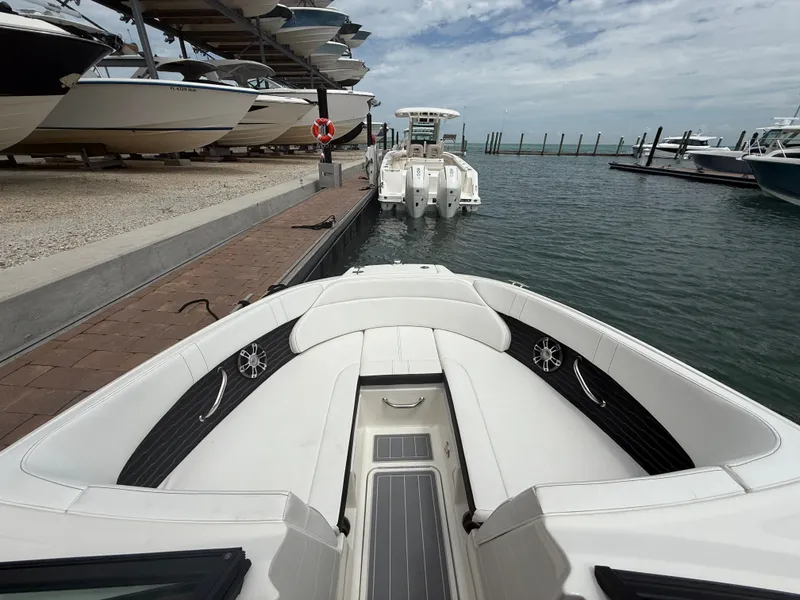 Slide: The Image of Sea Ray SPX 230 Outboard 2022 - 5