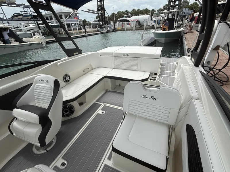 Slide: The Image of Sea Ray SPX 230 Outboard 2022 - 6