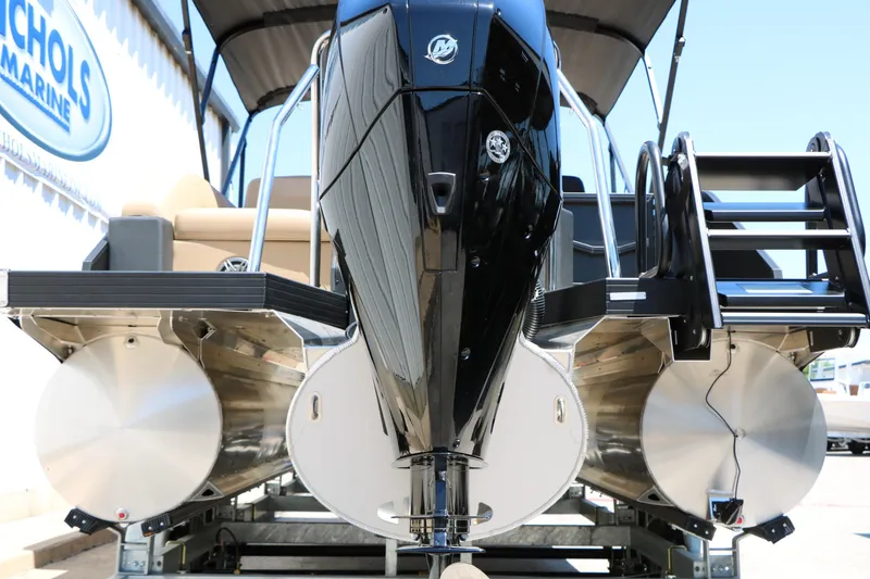 Slide: The Image of 2026 Evotti 521CS pontoon boat with powerful outboard motor and sleek design. - 7