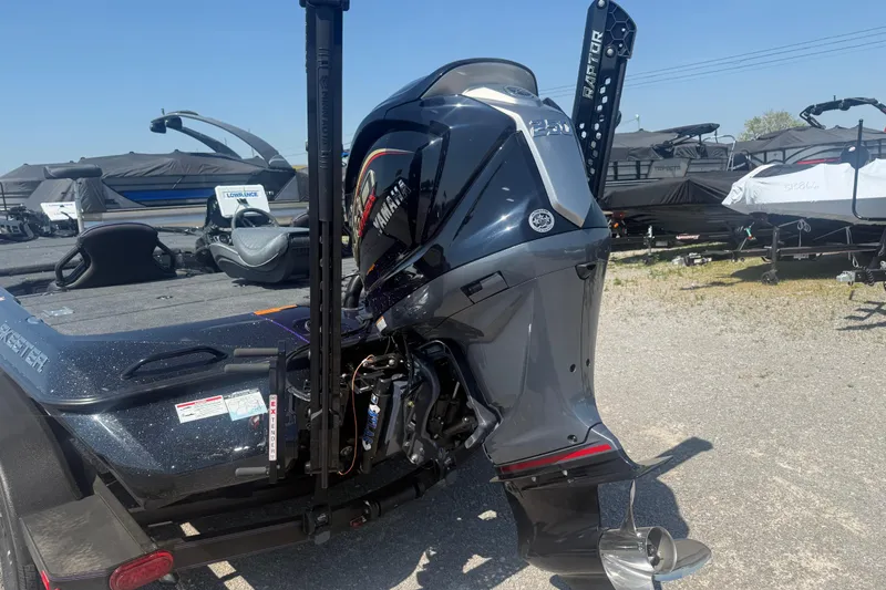 Slide: The Image of 2025 Skeeter ZXR21 boat with Yamaha outboard motor, displayed outdoors. - 7