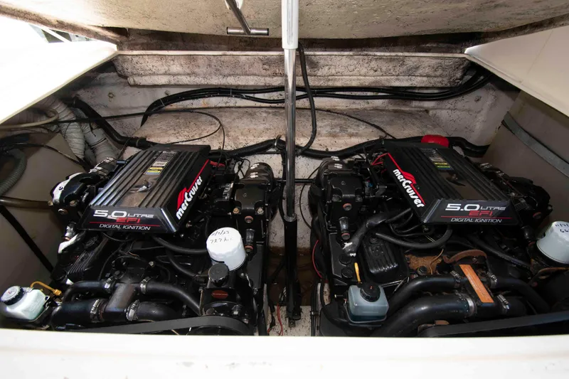 Slide: The Image of Twin MerCruiser 5.0L EFI engines in a 2000 Rinker Fiesta Vee 310 boat. - 15
