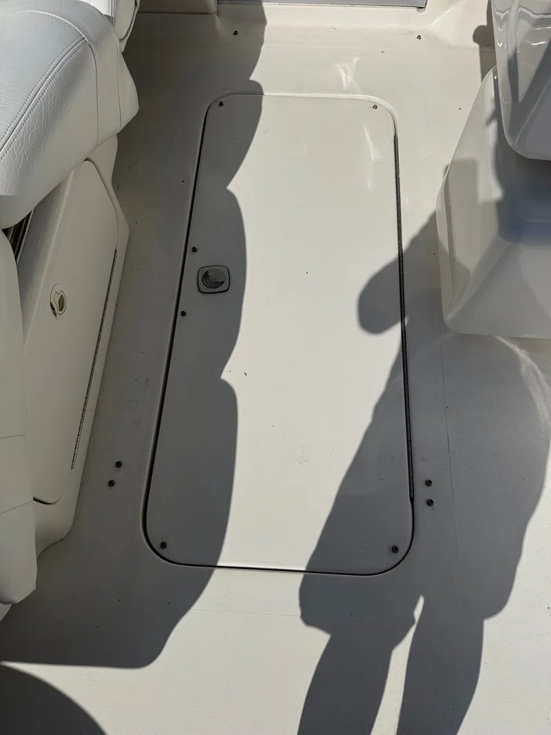 Slide: The Image of Interior of a 2021 Sea Ray 280 Sun Sport with floor hatch. - 17