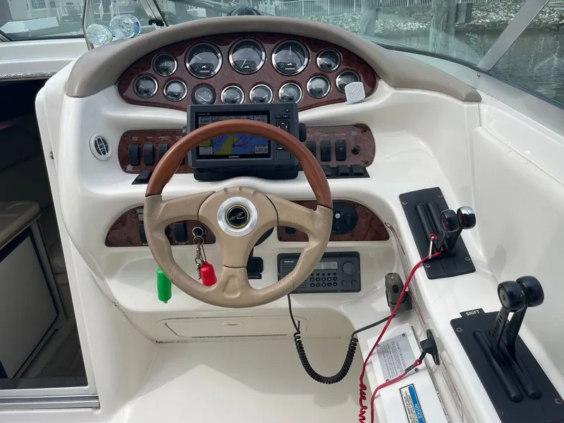 Slide: The Image of 2021 Sea Ray 280 Sun Sport helm with wood accents. - 28