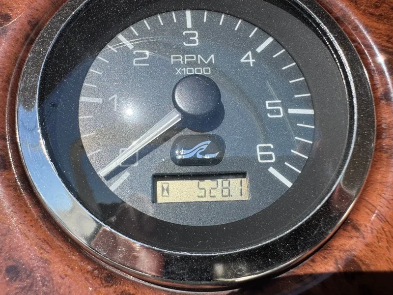 Slide: The Image of Sea Ray 280 Sun Sport 2021 tachometer showing 5281 RPM. - 43