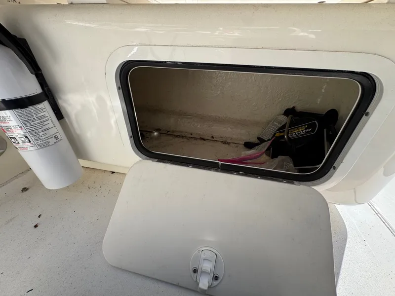 Slide: The Image of Storage compartment in Sea Ray 280 Sun Sport boat, year 2021. - 47
