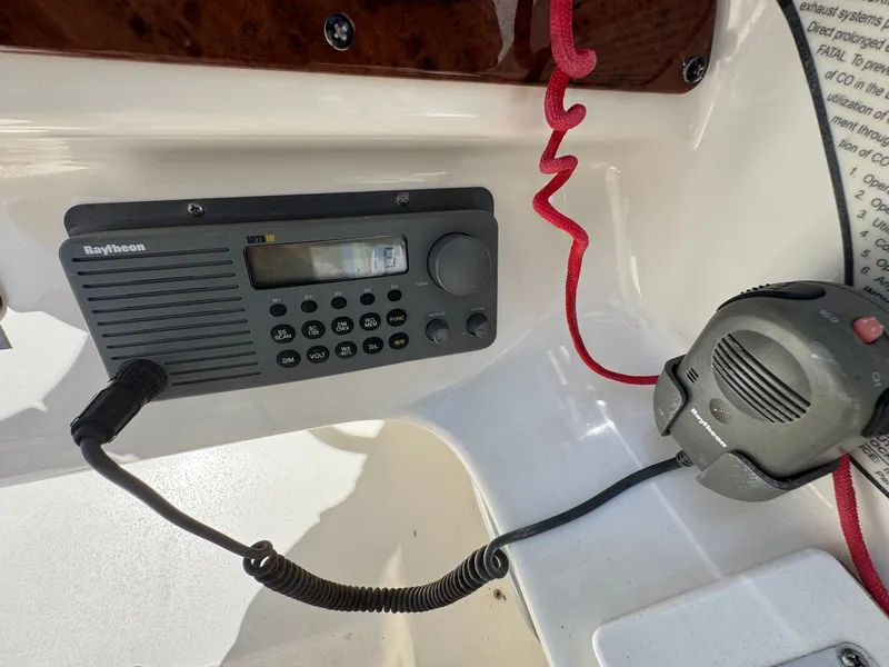 Slide: The Image of Raytheon radio on Sea Ray 280 Sun Sport 2021. - 49