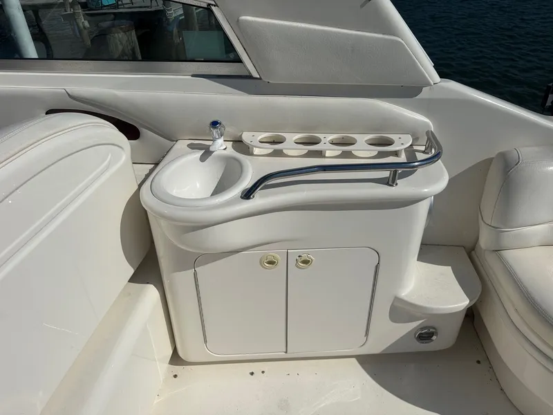 Slide: The Image of Interior of 2021 Sea Ray 280 Sun Sport with sink and cup holders. - 8
