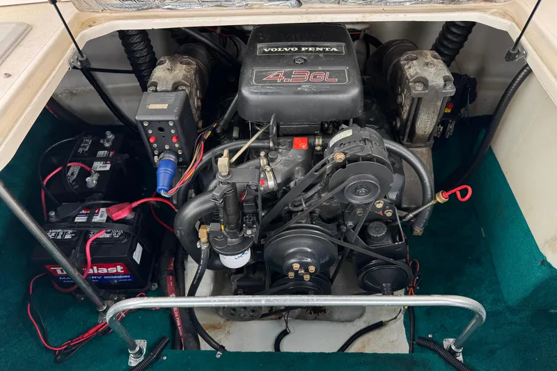 Slide: The Image of Engine compartment of a 1997 Glastron GS 185 with Volvo Penta 4.3GL engine. - 14
