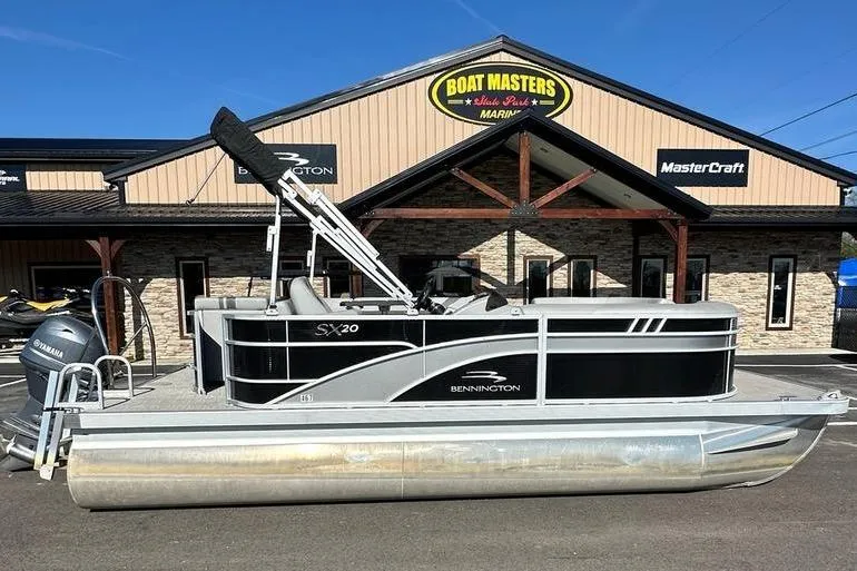 The Image of 2022 Bennington 20 SLMX pontoon boat displayed at Boat Masters dealership. - 0