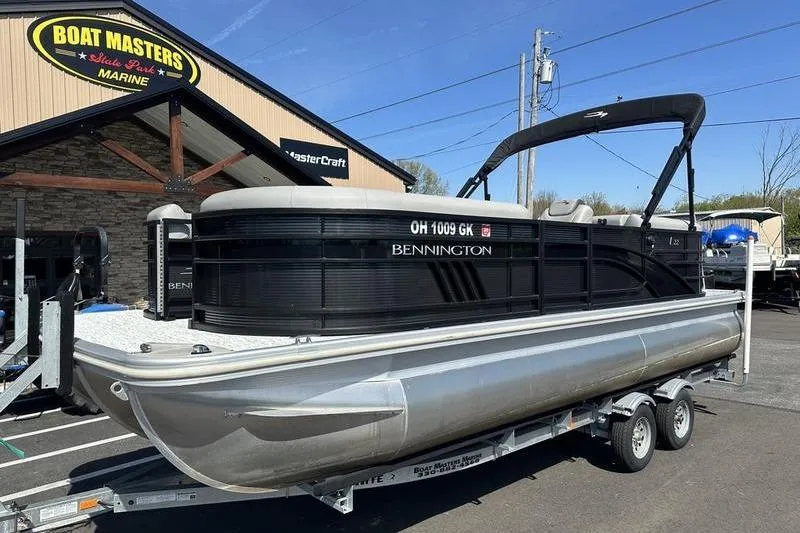 Slide: The Image of 2022 Bennington 22 LSR pontoon boat on trailer at Boat Masters Marine. - 3