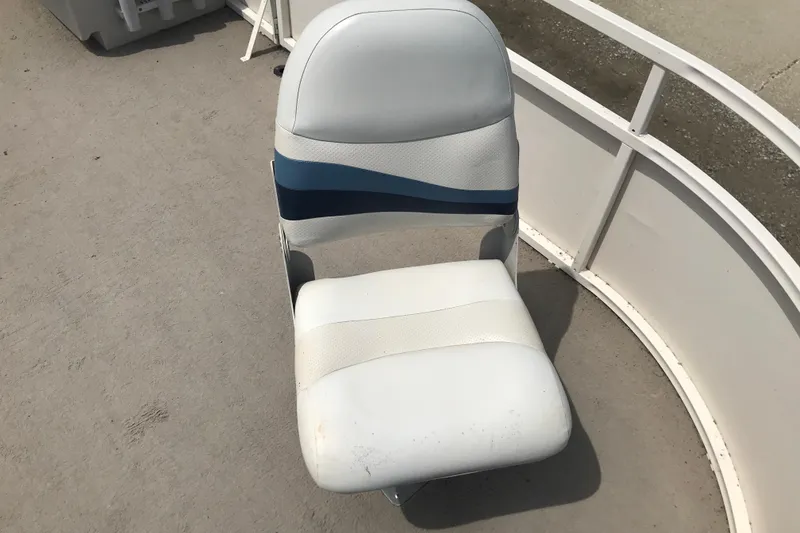 Slide: The Image of White and blue boat seat on a 2007 Starcraft Classic 200 CR deck. - 13