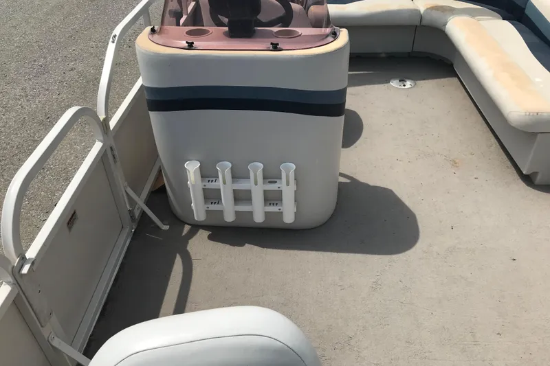 Slide: The Image of 2007 Starcraft Classic 200 CR boat interior with seating and rod holders. - 14