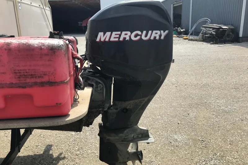 Slide: The Image of Outboard motor on a 2007 Starcraft Classic 200 CR boat, parked outdoors. - 18