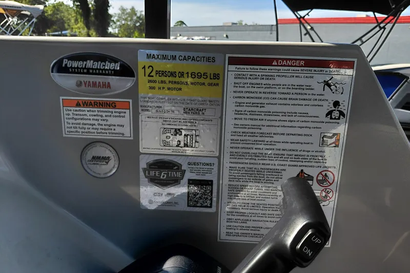Slide: The Image of Boat capacity and safety warnings on a 2026 Starcraft SLS 3 Q DH. - 21