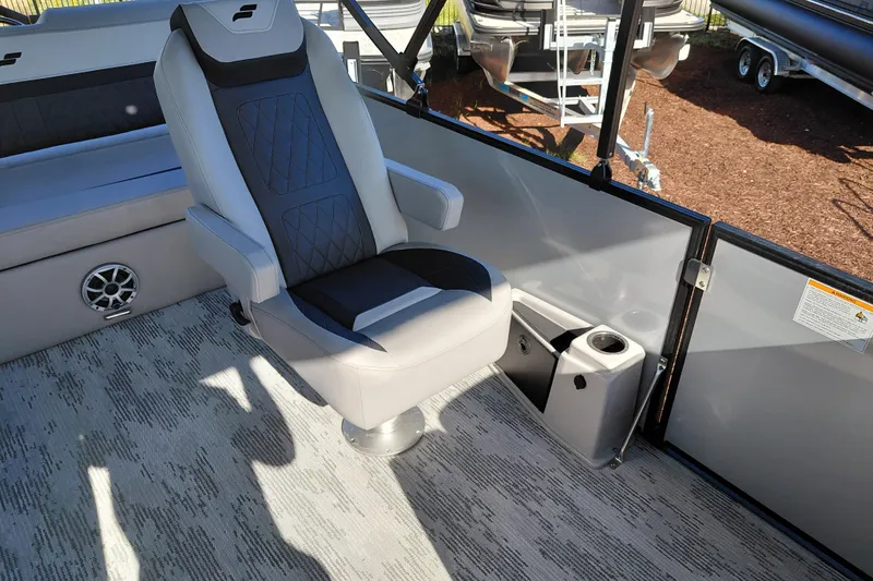 Slide: The Image of Captain's chair on 2026 Starcraft SLS 3 Q DH boat, featuring modern design and comfort. - 34