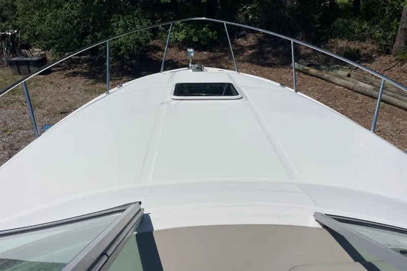 Slide: The Image of 2008 Sea Ray Sundancer 280 boat deck with railing, viewed from the cockpit. - 33