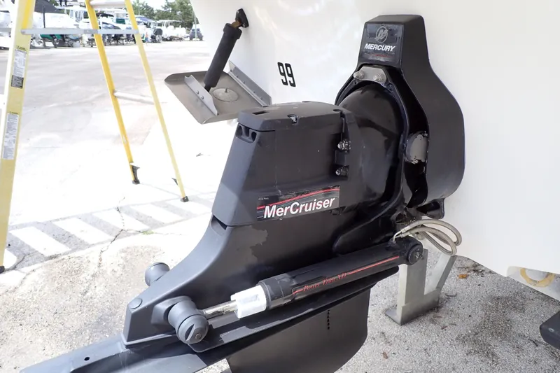 Slide: The Image of 2005 Sea Ray Sundancer 260 with MerCruiser engine, docked on a sunny day. - 121