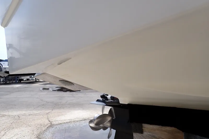 Slide: The Image of 2005 Sea Ray Sundancer 260 boat hull and propeller detail in dry dock. - 133