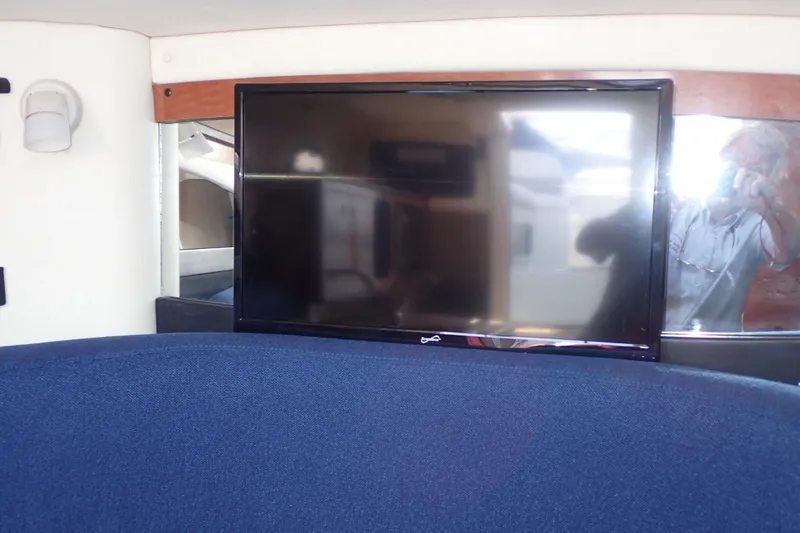 Slide: The Image of Interior of 2005 Sea Ray Sundancer 260 with mounted flat-screen TV. - 19