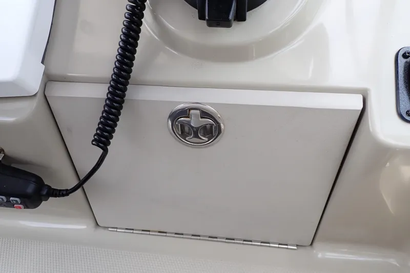 Slide: The Image of Control panel on a 2005 Sea Ray Sundancer 260 boat, featuring a coiled cable. - 49