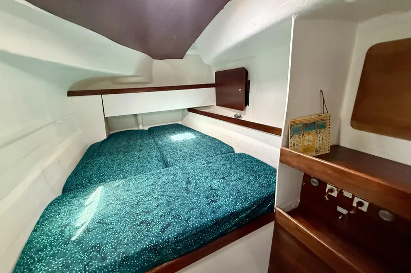 Slide: The Image of Interior of 1995 Fountaine Pajot Athena 38 with cozy sleeping area. - 30