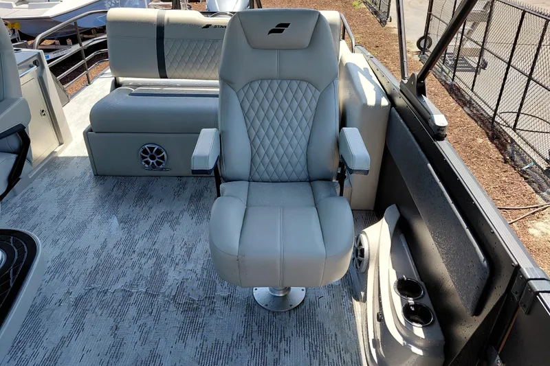 Slide: The Image of Captain's chair on 2026 Starcraft RX 23 Q DH boat, featuring sleek design and comfort. - 17