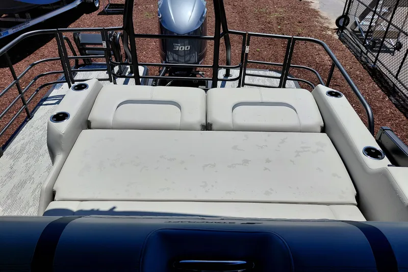 Slide: The Image of 2026 Starcraft RX 23 Q DH boat with spacious rear seating and powerful engine. - 37