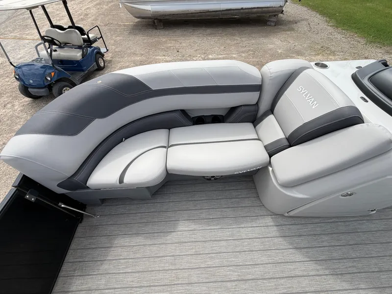 Slide: The Image of Sylvan L3 RLZ 2022 boat seat with gray upholstery. - 4