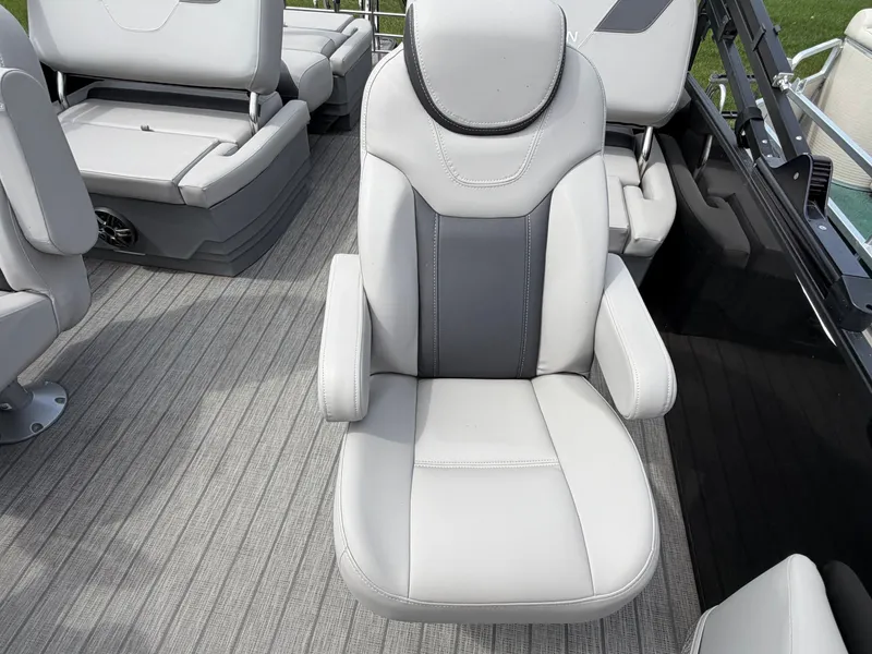 Slide: The Image of Sylvan L3 RLZ 2022 boat seat with gray upholstery. - 6