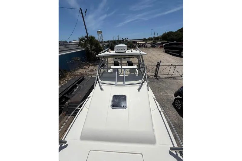 Slide: The Image of 2006 World Cat 270 EC boat with Garmin equipment, docked under a clear blue sky. - 7