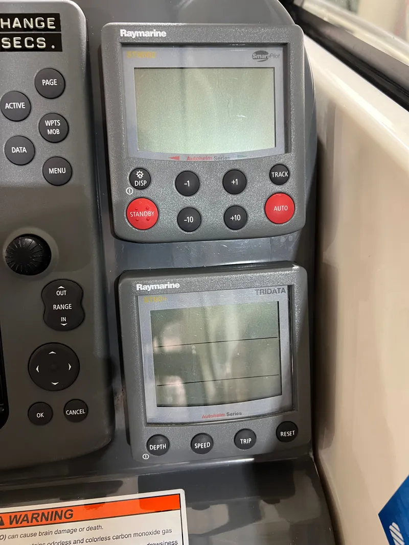 Slide: The Image of Raymarine instruments on Pursuit OS 315 Offshore 2008 boat. - 20