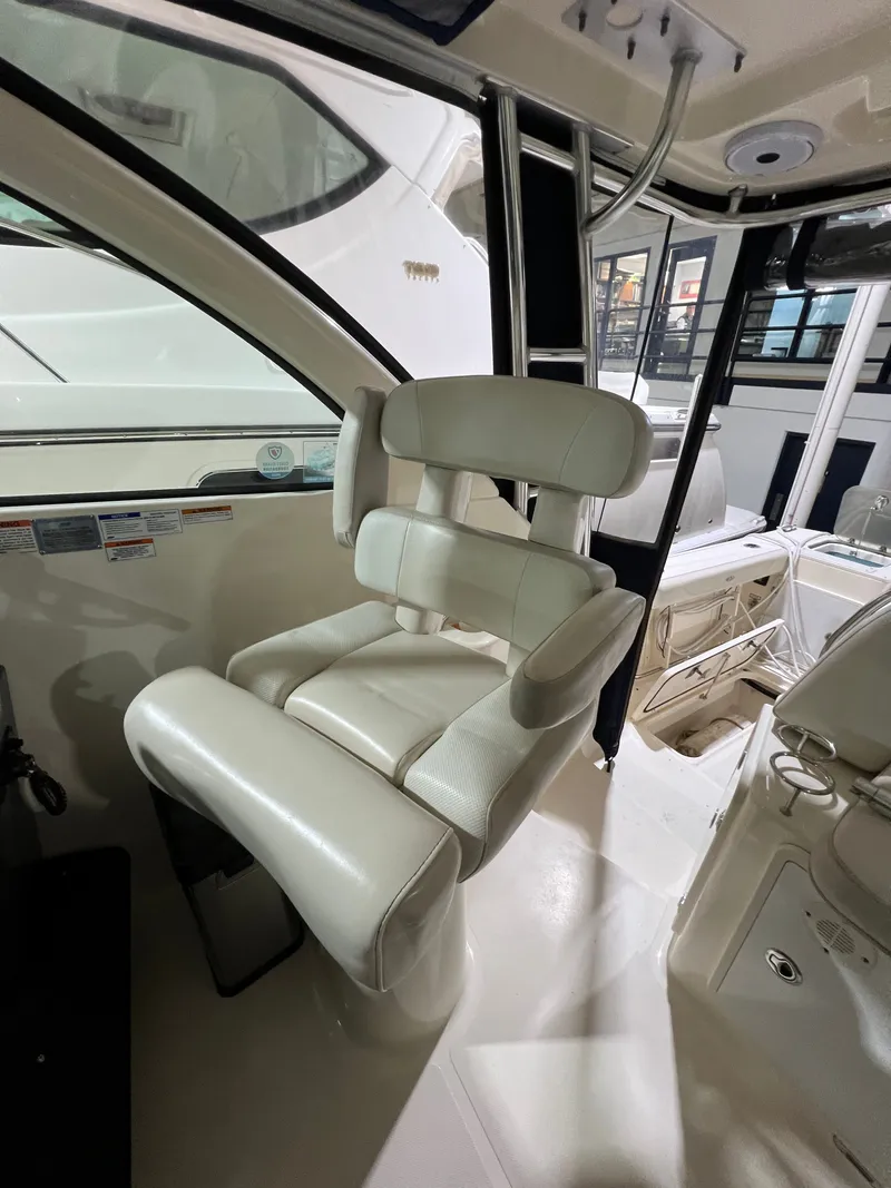 Slide: The Image of Luxurious seat in 2008 Pursuit OS 315 Offshore boat. - 9