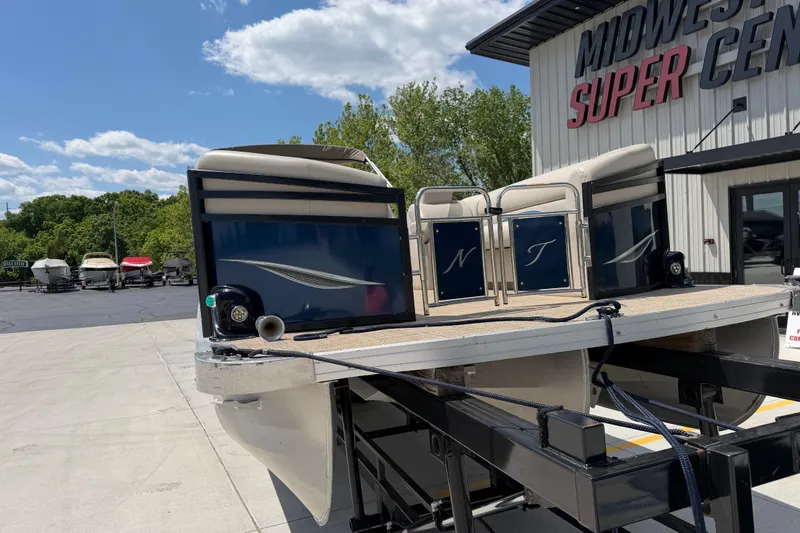 Slide: The Image of 2018 JC 25 Neptoon DSL pontoon boat at Midwest Super Center. - 10