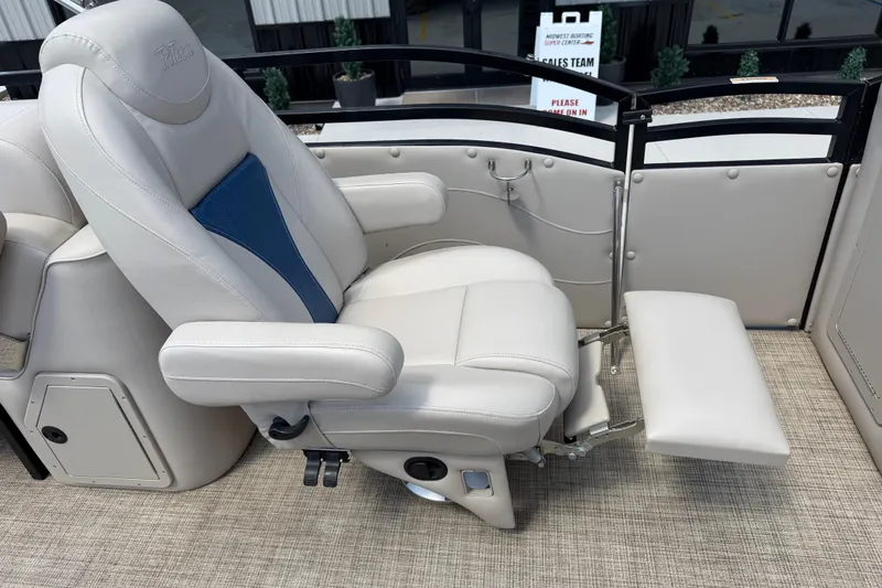 Slide: The Image of Luxurious seating in JC 25 Neptoon DSL 2018 pontoon boat. - 14