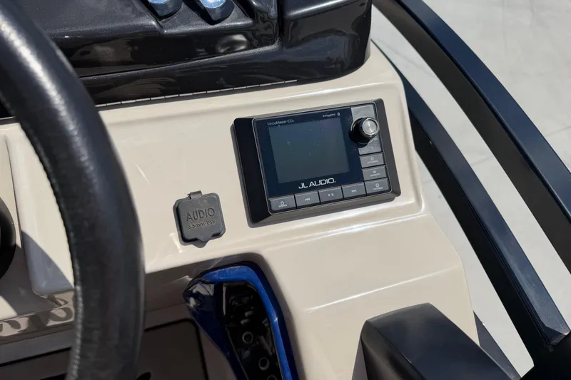 Slide: The Image of JL Audio system in JC 25 Neptoon DSL 2018 boat. - 16