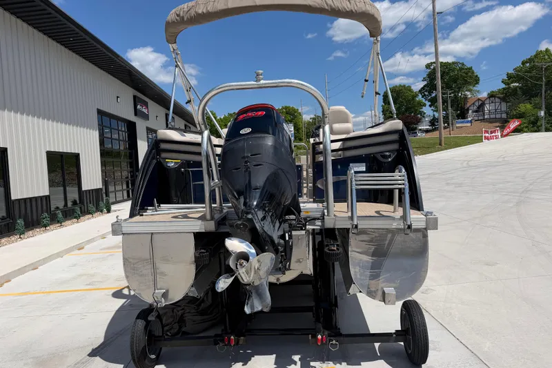 Slide: The Image of 2018 JC 25 Neptoon DSL pontoon boat with outboard motor. - 4