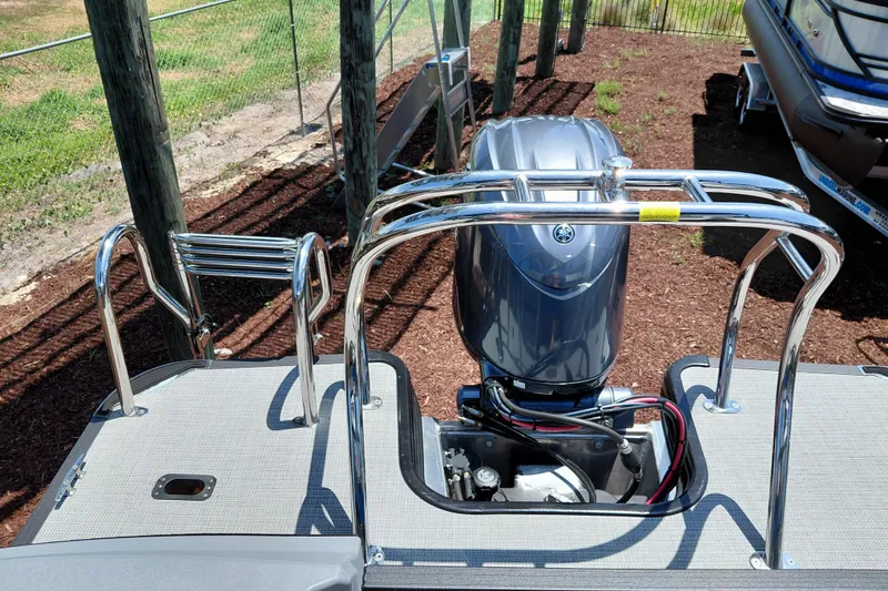 Slide: The Image of 2026 Starcraft VX 22 R DH boat with Yamaha outboard motor and stainless steel railing. - 37