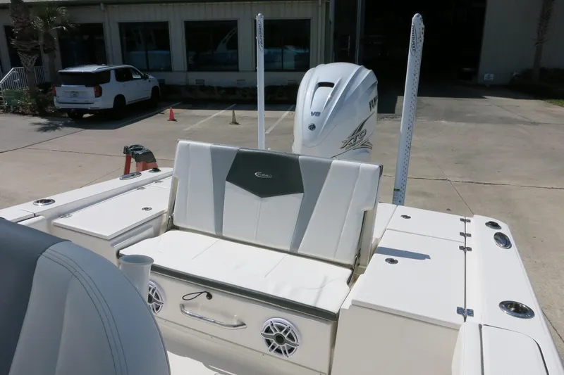 Slide: The Image of 2022 Robalo 266 Cayman boat with Yamaha engine, featuring comfortable seating and storage. - 21
