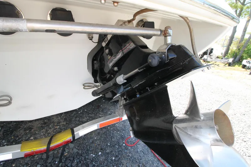Slide: The Image of 2006 Formula 292 FASTech boat stern drive and propeller detail. - 17