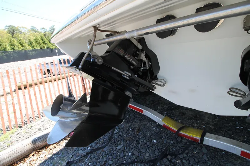 Slide: The Image of 2006 Formula 292 FASTech boat with MerCruiser outdrive and dual propellers. - 18