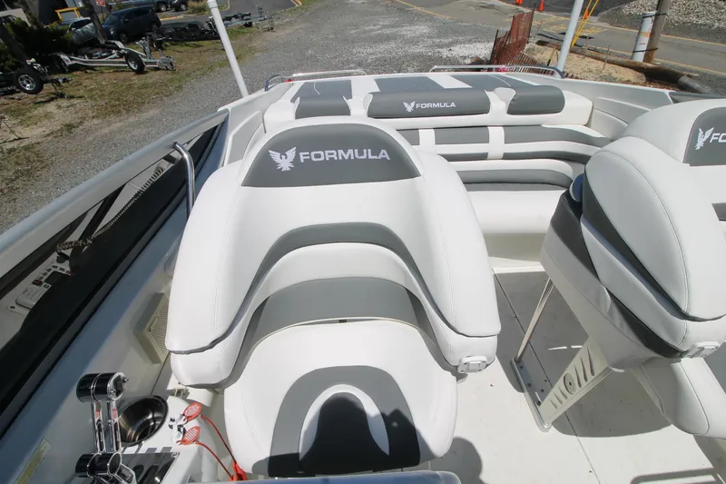 Slide: The Image of 2006 Formula 292 FASTech boat interior with white and gray seating, showcasing brand logo. - 6