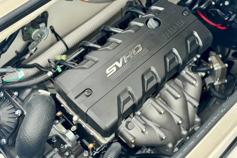 Slide: The Image of Engine of 2025 Yamaha Boats AR195, featuring SVHO technology, detailed view. - 35