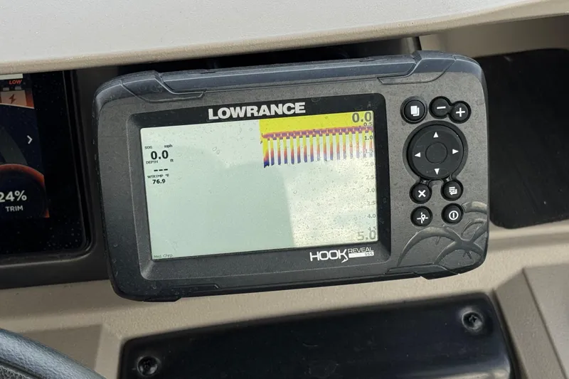 Slide: The Image of Lowrance fish finder display on 2024 Sun Tracker SportFish 22 DLX boat dashboard. - 31