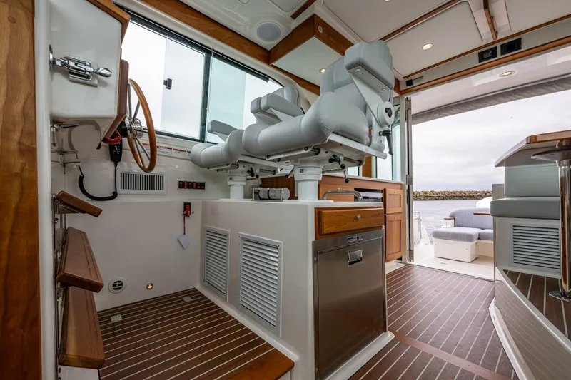 Slide: The Image of Luxurious interior of 2025 Back Cove 39O yacht with modern helm and seating. - 34